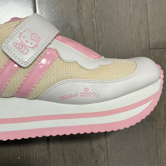 NWT Y2K Vintage RARE 2001 Hello Kitty Platform Sneakers Size 6.5 - Picture 6 of 16